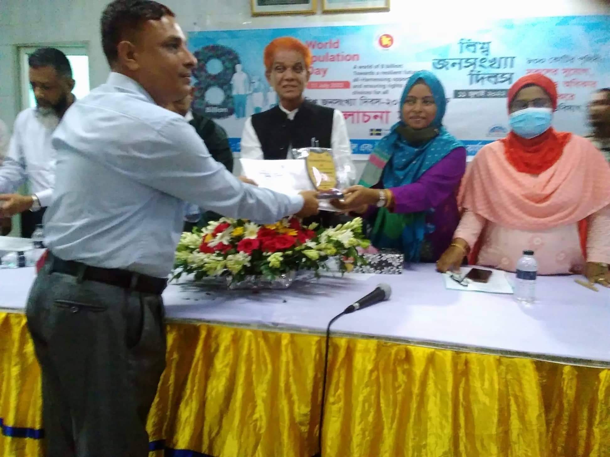 জেলায় শ্রেষ্ঠ উপসহকারী কমিউনিটি মেডিকেল অফিসার হিসেবে নির্বাচিত হয়েছেন রোকনুজ্জামান 