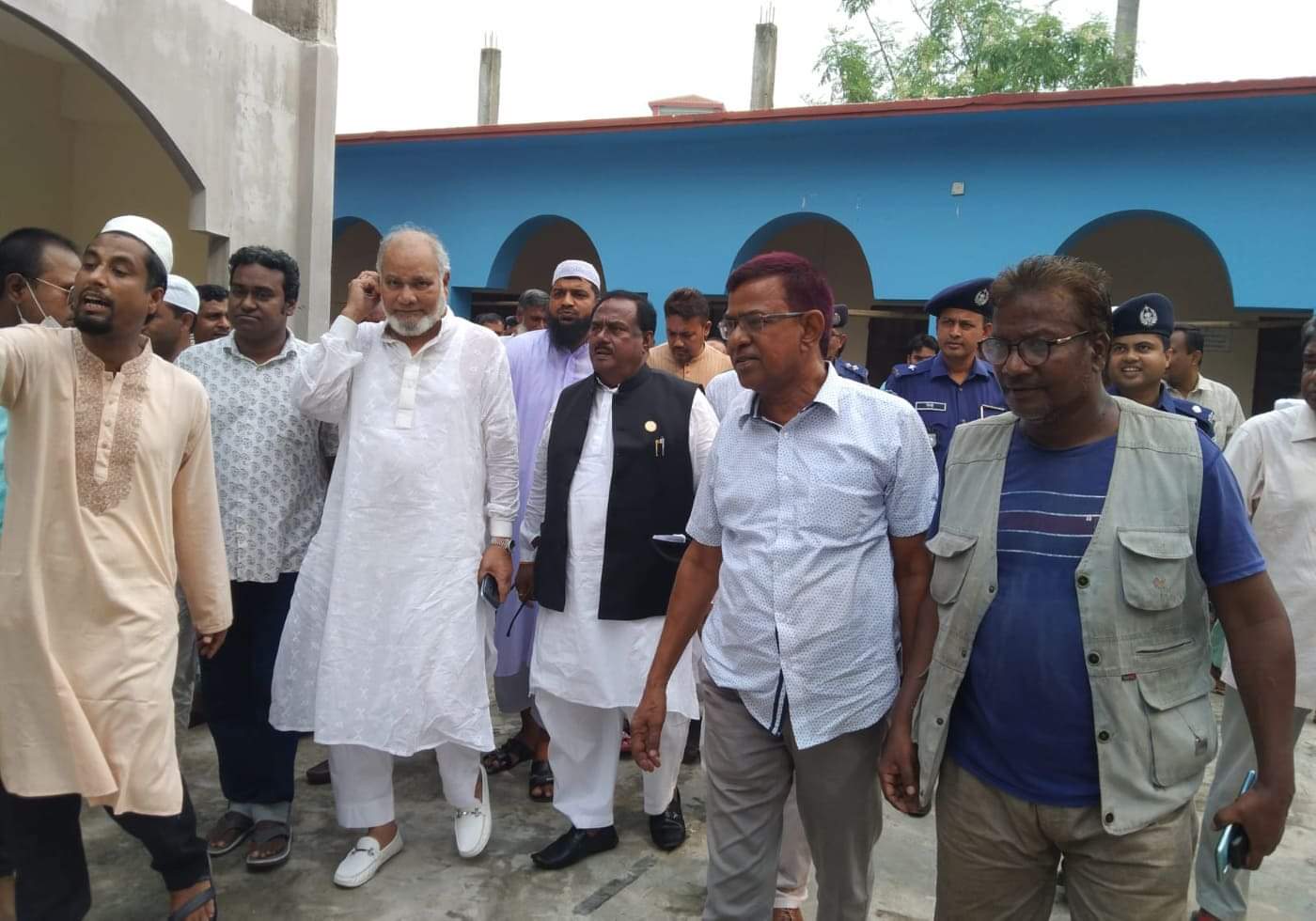 নাচোলে ব্যানারে মন্ত্রী-এমপির নামের ভুল বানানে অসন্তোষ খাদ্যমন্ত্রী