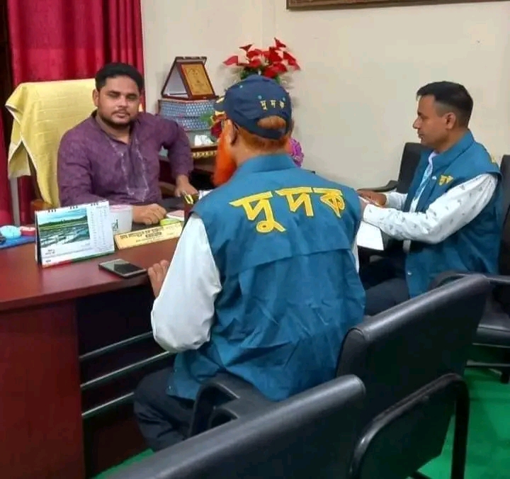 চাঁপাইনবাবগঞ্জের শিবগঞ্জ মোবারকপুর ইউনিয়ন পরিষদে দুদকের অভিযান
