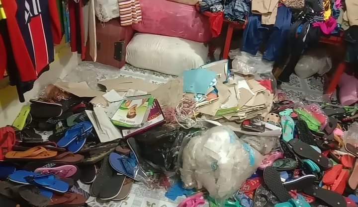 চাঁপাইনবাবগঞ্জে গোমস্তাপুরে নৈশপ্রহরীকে বেঁধে রেখে ১০ দোকানে ডাকাতি