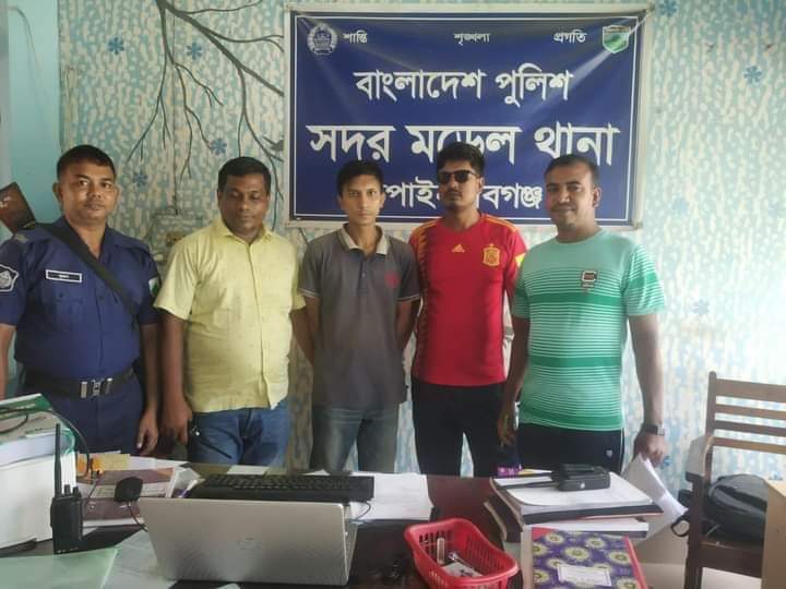 চাঁপাইনবাবগঞ্জের ১৬ মামলার ওয়ারেন্টভুক্ত আসামি ঢাকা থেকে গ্রেফতার 