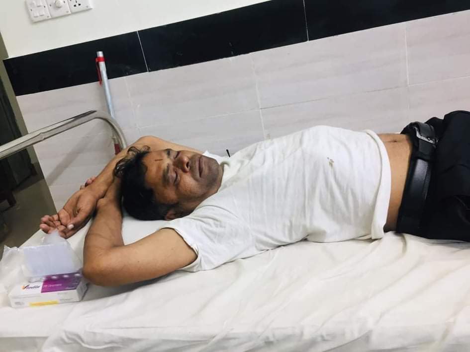 ভোলাহাটে পিতৃতুল্য আপন চাচাকে বেধড়ক পেটালেন সাবেক উপজেলা চেয়ারম্যান আনোয়ার