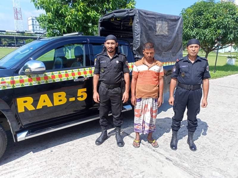 চাঁপাইনবাবগঞ্জে সাড়ে ৪ কোটি টাকার হেরোইন সহ একজনকে গ্রেফতার করেছে র্র্যাব