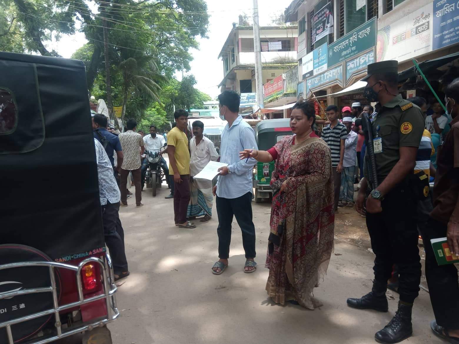 নাইক্ষ্যংছড়িতে লাইসেন্সবিহীন গাড়ির ১৬ ড্রাইভারকে জরিমানা