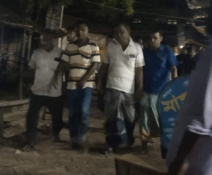 সিরিজ বোমা হামলার প্রতিবাদে রামচন্দ্রপুরহাটে আওয়ামীলীগের বিক্ষোভ মিছিল