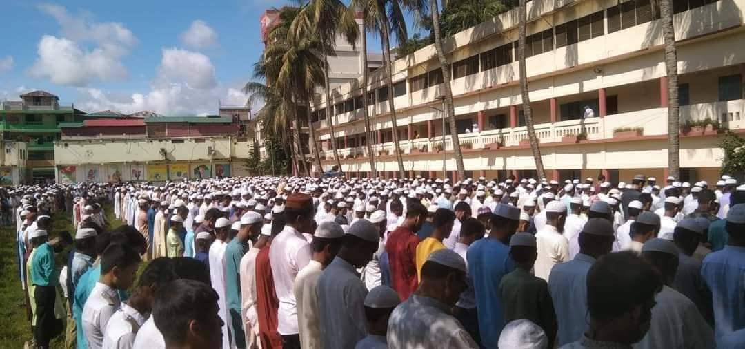 ঈদগাঁওতে বৃষ্টি প্রার্থনায় নামাজ আদায়