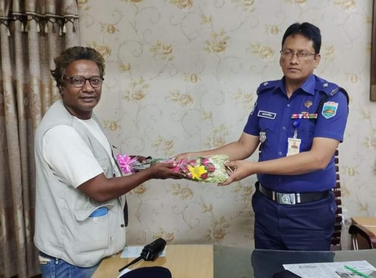 চাঁপাইনবাবগঞ্জ সদর মডেল থানায় নতুন ওসি হিসেবে আলমগীর জাহানের যোগদান