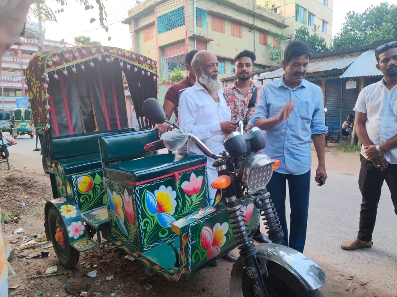 মানবিকতার অনন্য দৃষ্টান্ত স্থাপন করলো ছাত্রলীগ নেতা তরিক