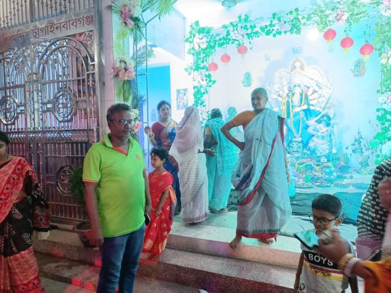 চাঁপাইনবাবগঞ্জে বিভিন্ন দুর্গা মন্দির পরিদর্শন করেন সোনামসজিদ স্থল বন্দর প্রেসক্লাবের সভাপতি অপু