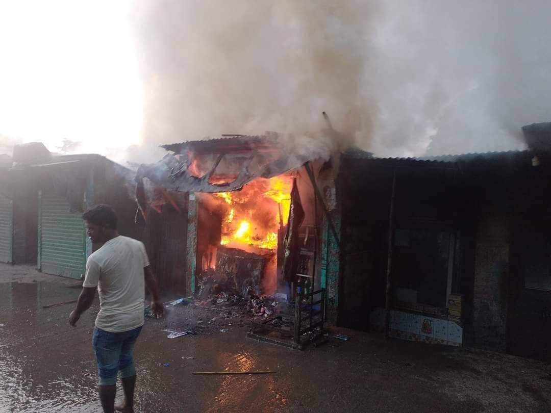 মুরাদনগরে আগ্নিকান্ডে পুড়ে ছাই চারটি দোকান