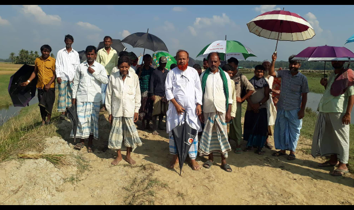 খুটাখালী তলিয়াঘোনায় ভাঙ্গা বেড়িবাঁধ পরিদর্শন করেছেন পাউবো