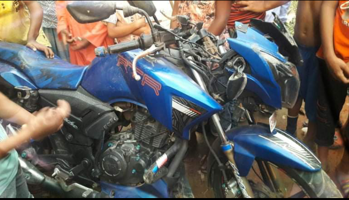 চাঁপাইনবাবগঞ্জের মোটরসাইকেলের মুখোমুখি সংঘর্ষে এক স্কুল শিক্ষার্থী নিহত, আহত দুই 