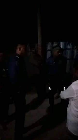 হরিশপুরে রাতের আঁধারে খাম্বা সরানোর অভিযোগে ঠিকাদারী প্রতিষ্ঠানের লোকজন আটক