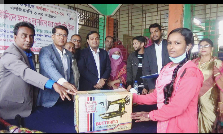 বাগেরহাটে দুঃস্হ ও অসহায়দের মাঝে সেলাই মেশিন ও তৈল জাতীয় ফসলের বীজ বিতরণ