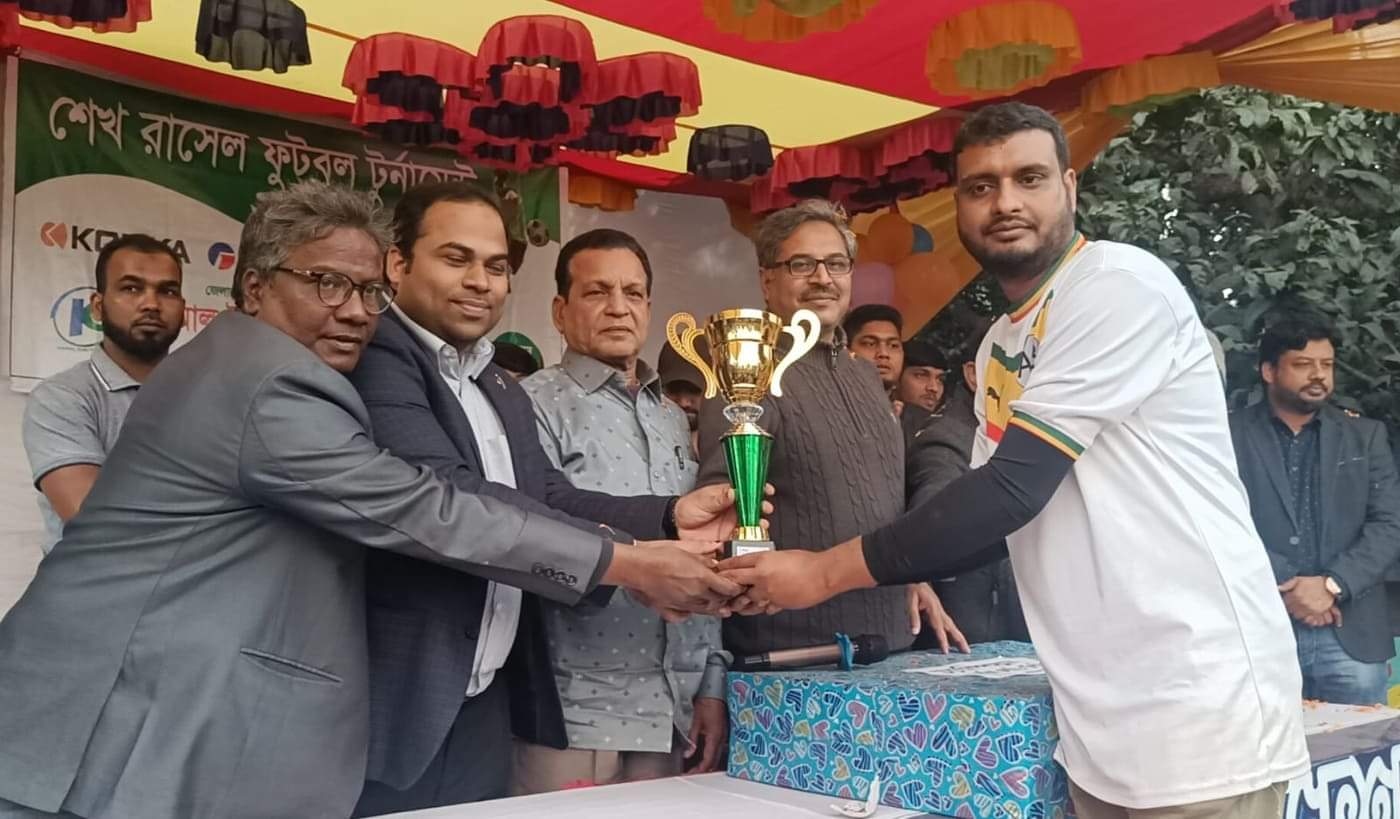 নাইজেরিয়ানের পায়ের জাদু দেখতে কৃষ্ণগোবিন্দপুর কলেজ মাঠে ফুটবলপ্রেমীদের উপচেপড়া ভীড় 