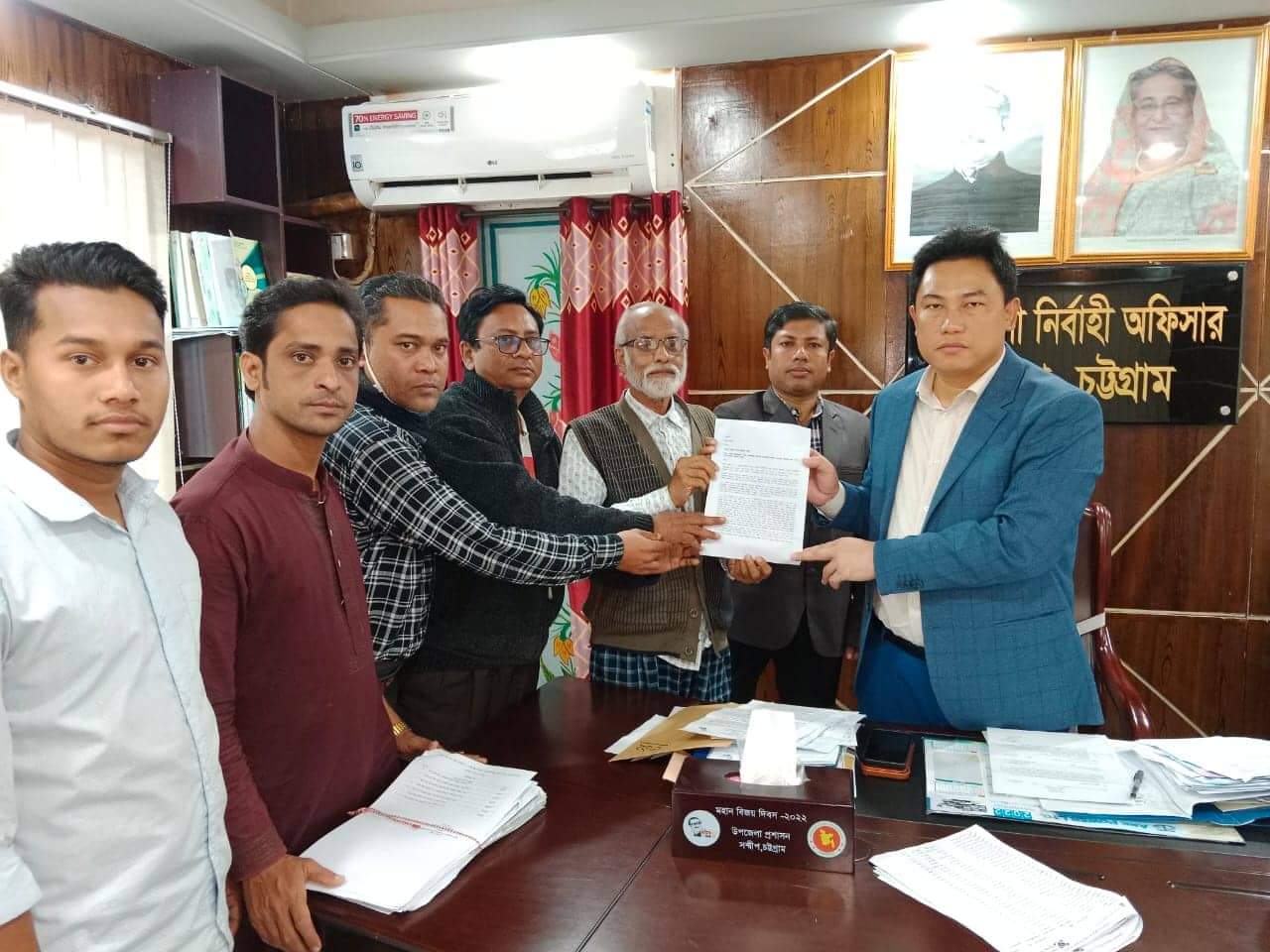 কমরেড মুজফফর আহমেদের নামে স্থানীয় ও জাতীয় গুরুত্বপূর্ণ স্থাপনা নামকরণের দাবিতে সন্দ্বীপের সাংবাদিক ও সুশীল সমাজের স্মারকলিপি প্রদান