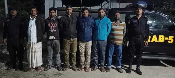 চাঁপাইনবাবগঞ্জে প্রতারণার অভিযোগে আবারো আউস এনজিওর মালিক ৬ জনকে আটক করেছে র্র্যাব