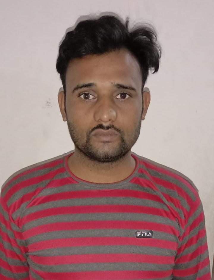 শিবগঞ্জ- তেলকুপির চিহ্নিত মাদক সম্রাট মিনারুল ফেনসিডিলসহ ডিএনসির হাতে গ্রেফতার