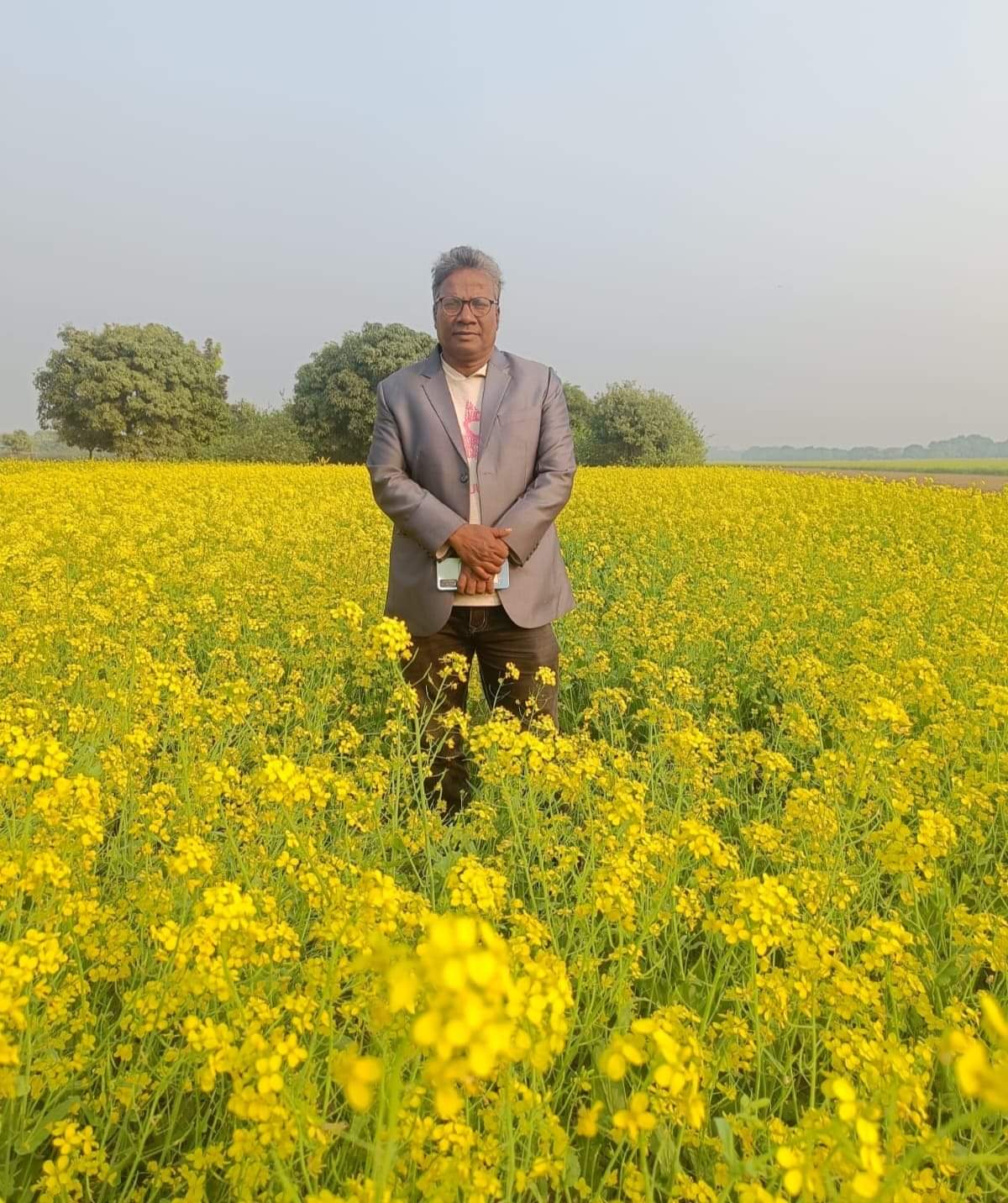 চাঁপাইনবাবগঞ্জের শিবগঞ্জে দিগন্তজোড়া হলুদ সরিষা ফুলের সমারোহ, চাষির চোখে- মূখে হাসি