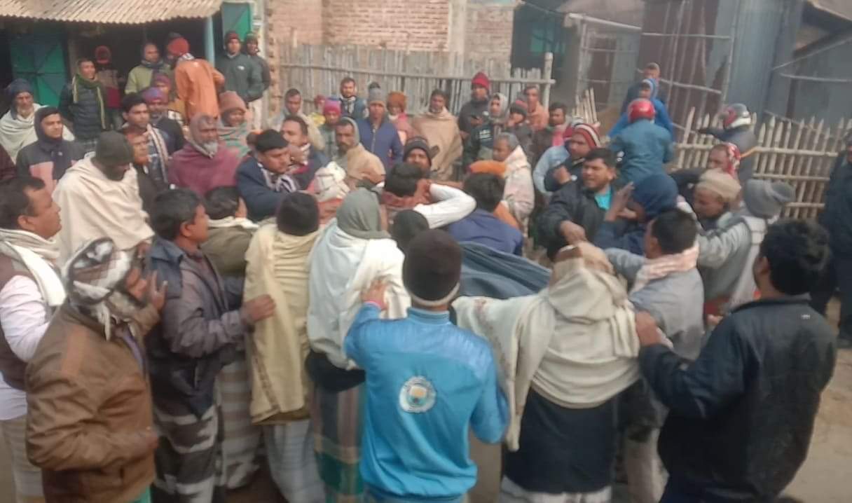 চাঁপাইনবাবগঞ্জের গোমস্তাপুরে গোরস্থানে কমিটির দুই পক্ষের সংঘর্ষ, আহত-১