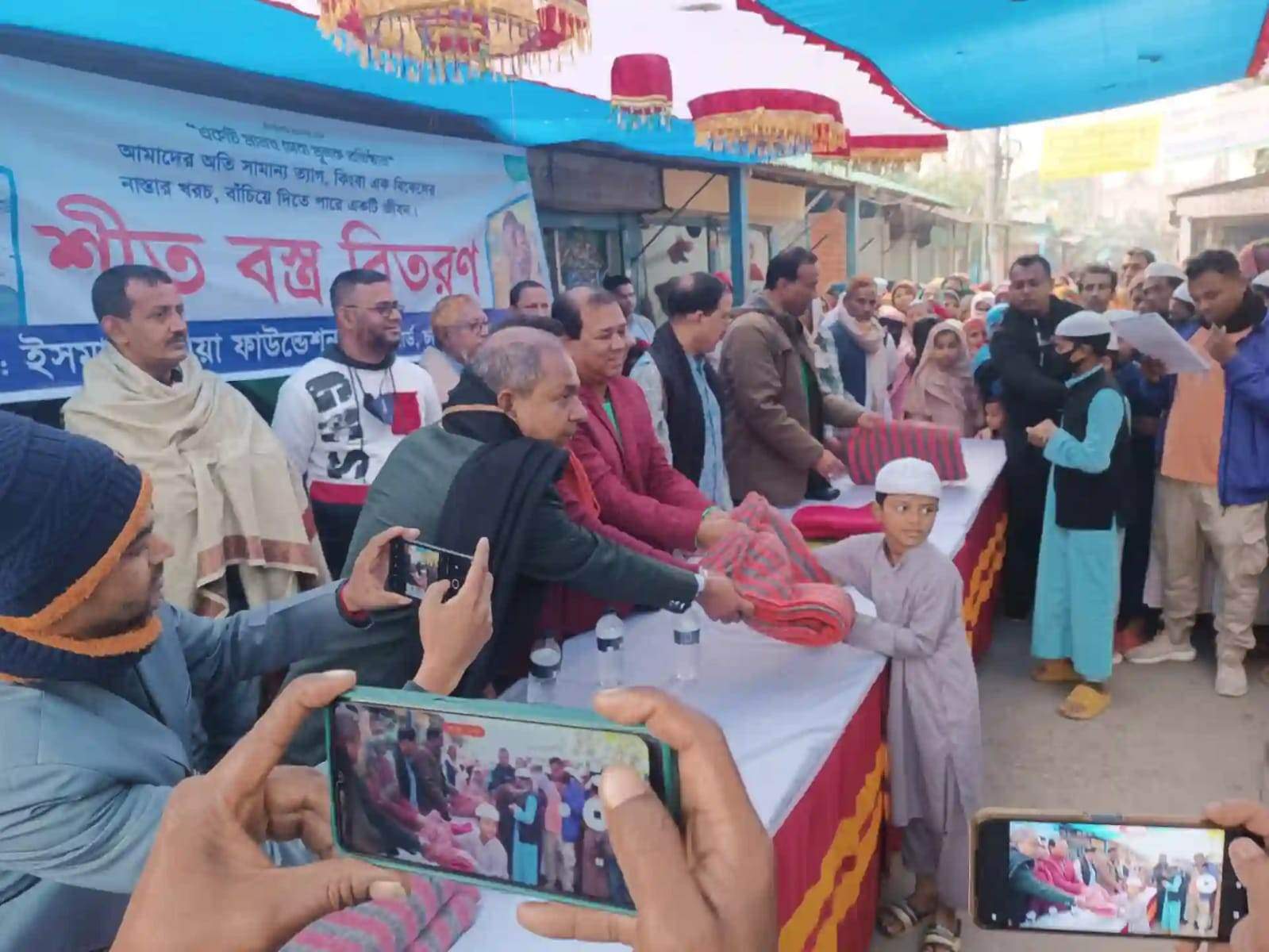 ইতালি প্রবাসী ইসমাইল মিয়ার নিজ এলাকা ভৈরবে কম্বল বিতরন 