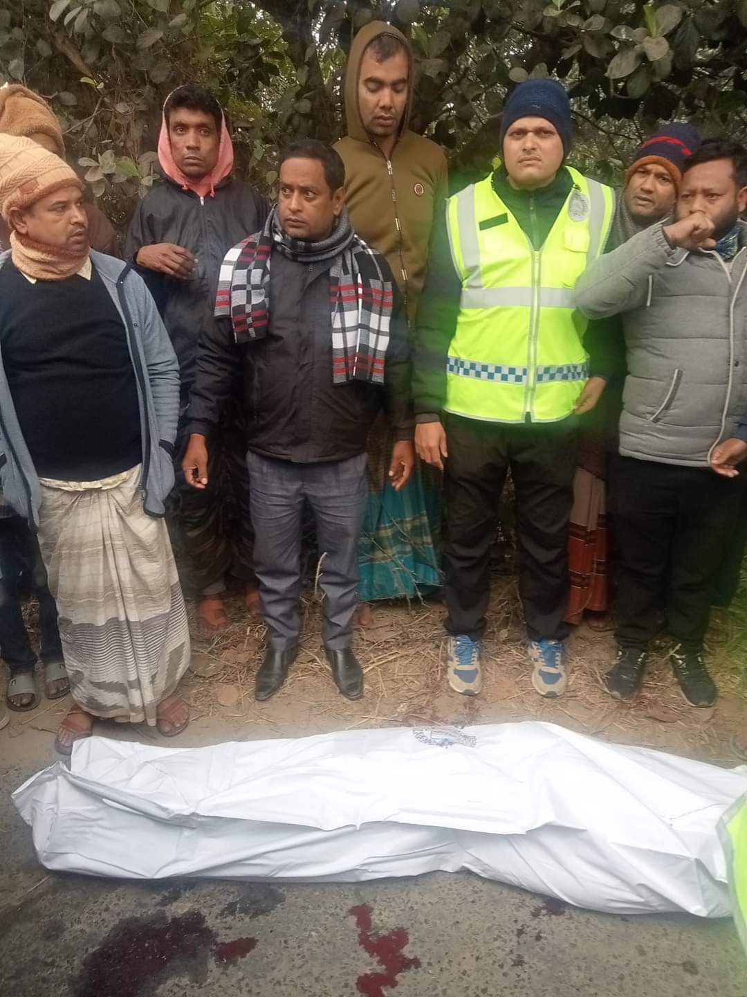 চাঁপাইনবাবগঞ্জের গোমস্তাপুরে সড়ক দুর্ঘটনায় এক যুবক নিহত 