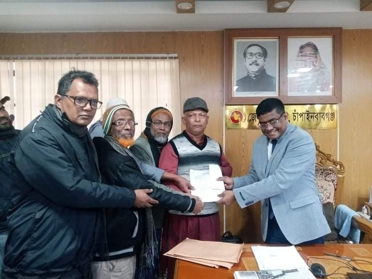 চাঁপাইনবাবগঞ্জ-৩ আসনে সাবেক এমপি আব্দুল ওদুদ ও জাসদ নেতা মনিরের মনোনয়ন দাখিল 