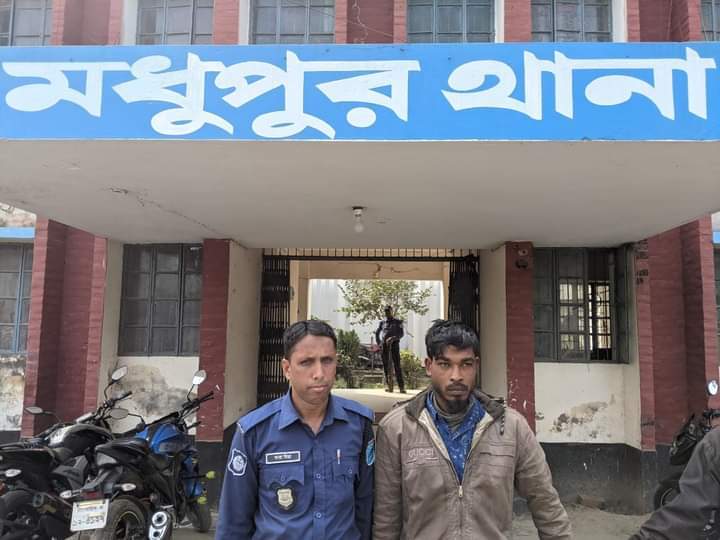 মধুপুরে হেরোইন সহ মাদক ব্যবসায়ী গ্রেফতার 