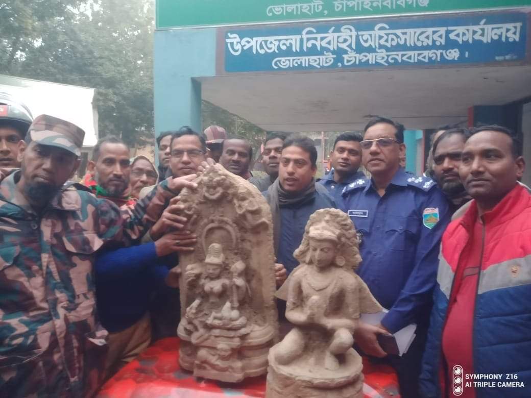 ভোলাহাটে উদ্ধারকৃত কষ্টি পাথরের মূর্তি অবশেষে ট্রেজারীর মাধ্যমে প্রত্নতত্ত্ব বিভাগে হস্তান্তর 