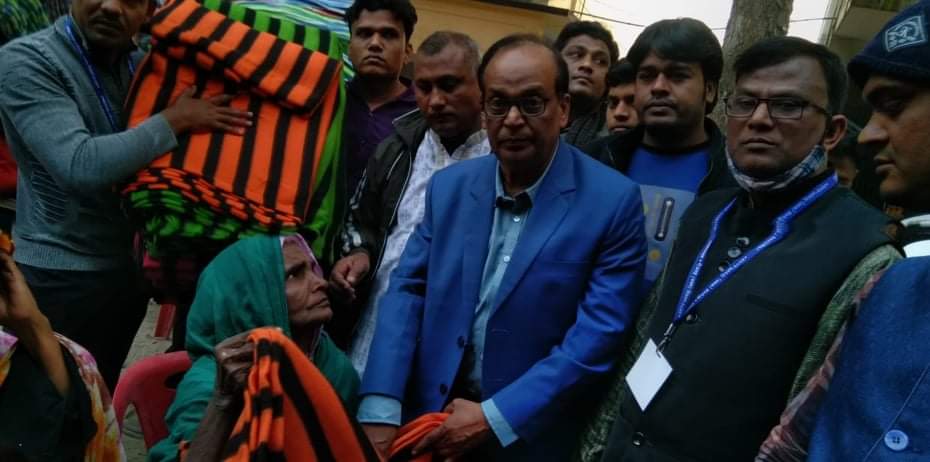 শিবগঞ্জের মনাকষাতে সৈয়দ নজরুল ইসলামের ব্যক্তিগত উদ্যোগে ১৫শ জনের মাঝে কম্বল বিতরণ