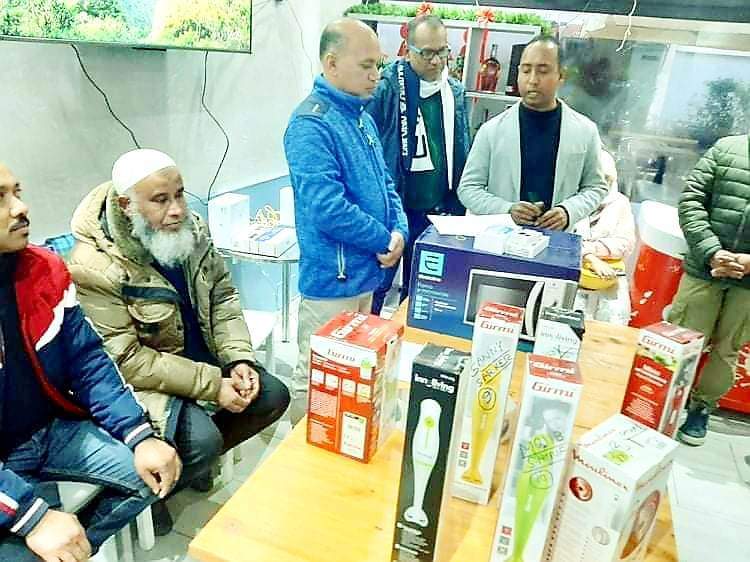 ইতালির ভেনিসে আব্দুল্লাহপুর গ্রামবাসীর আয়োজনে পর্বত ভ্রমণে অংশগ্রহণ কারী লটারি  বিজয়ীদের মাঝে পুরস্কার বিতরণ