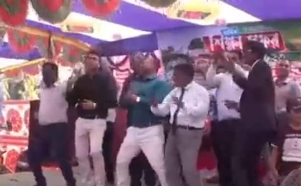 শিবগঞ্জে ফ্রীডম স্কুলের আয়োজনে ভাষার মাসে ভোজপুরি গানের তালে নাচলেন সমাজসেবা অফিসার 