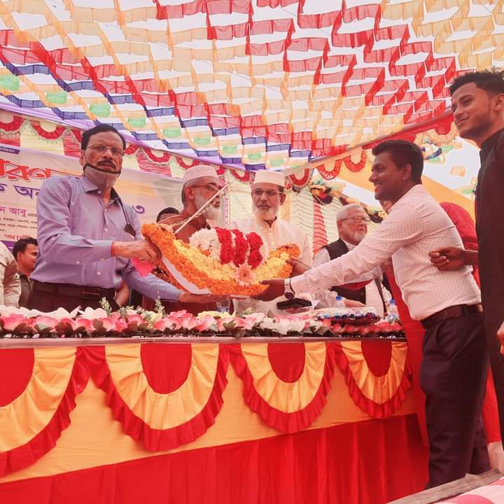 মধুপুর সরকারি কলেজে নবীন বরণ ও সাংস্কৃতিক অনুষ্ঠান অনুষ্ঠিত 