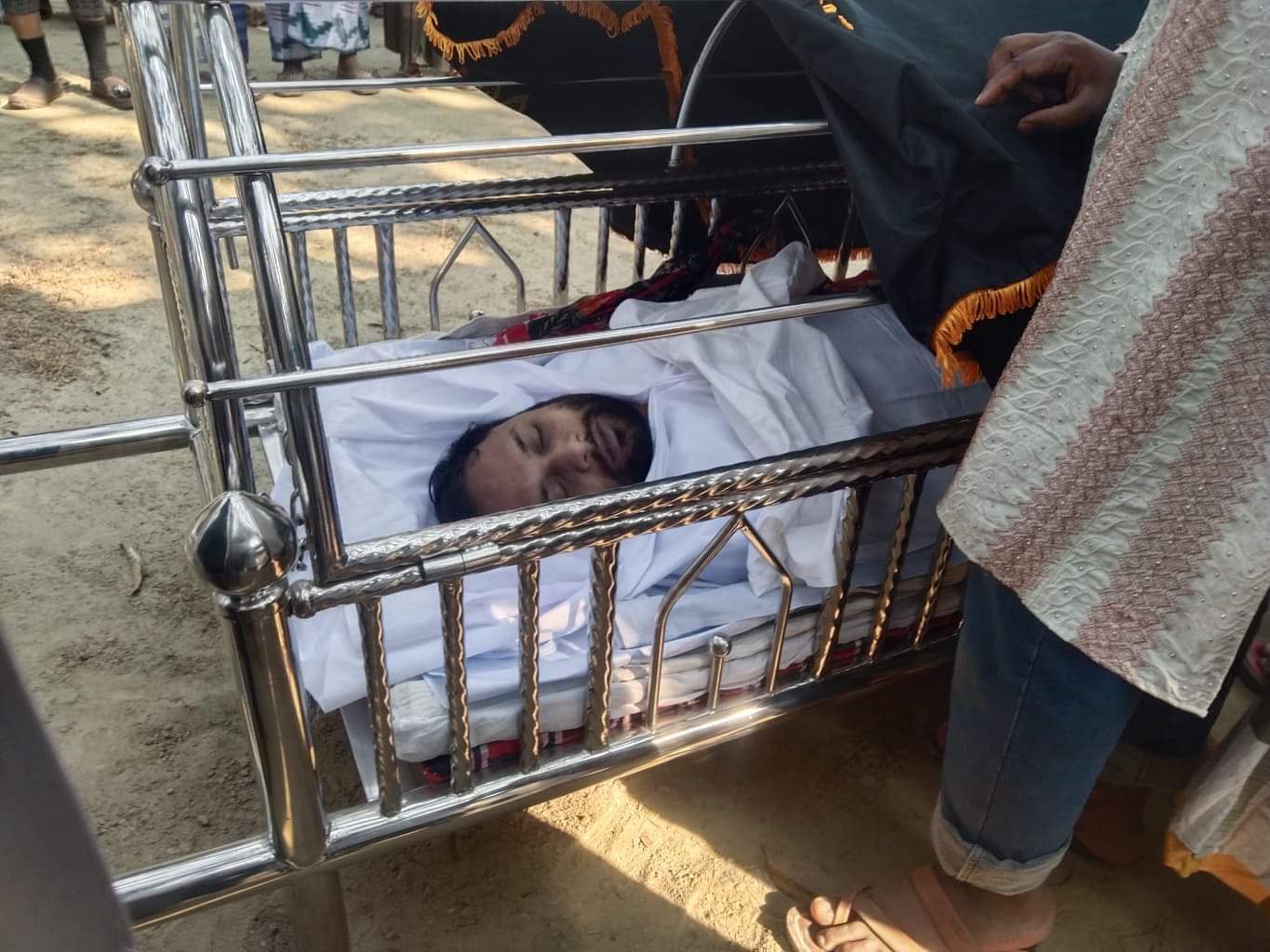 তরুণ সাংবাদিক রিপনের দাফন সম্পুর্ন। সাংবাদিক মহলে শোকের ছায়া  