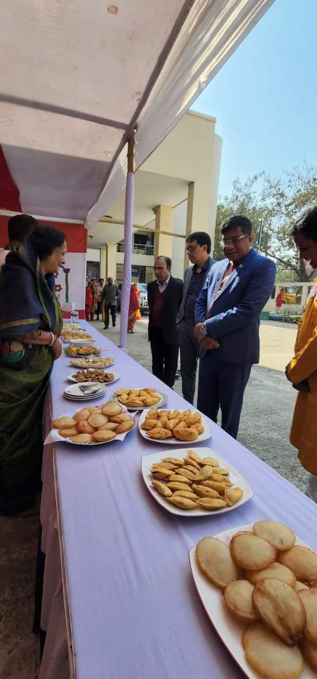 চাঁপাইনবাবগঞ্জে বসন্ত বরণ ও পিঠা উৎসব অনুষ্ঠিত 