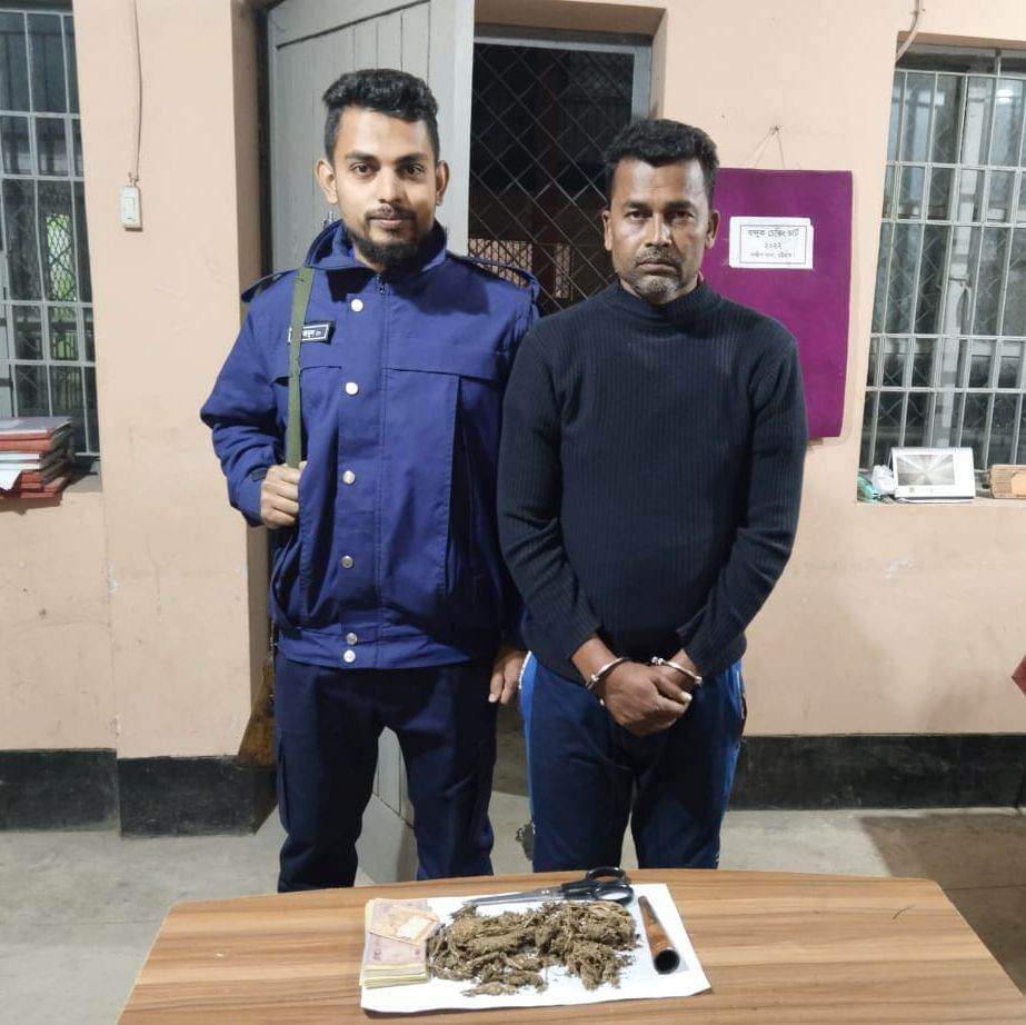 সন্দ্বীপে গাঁজাসহ গ্রেফতার ১