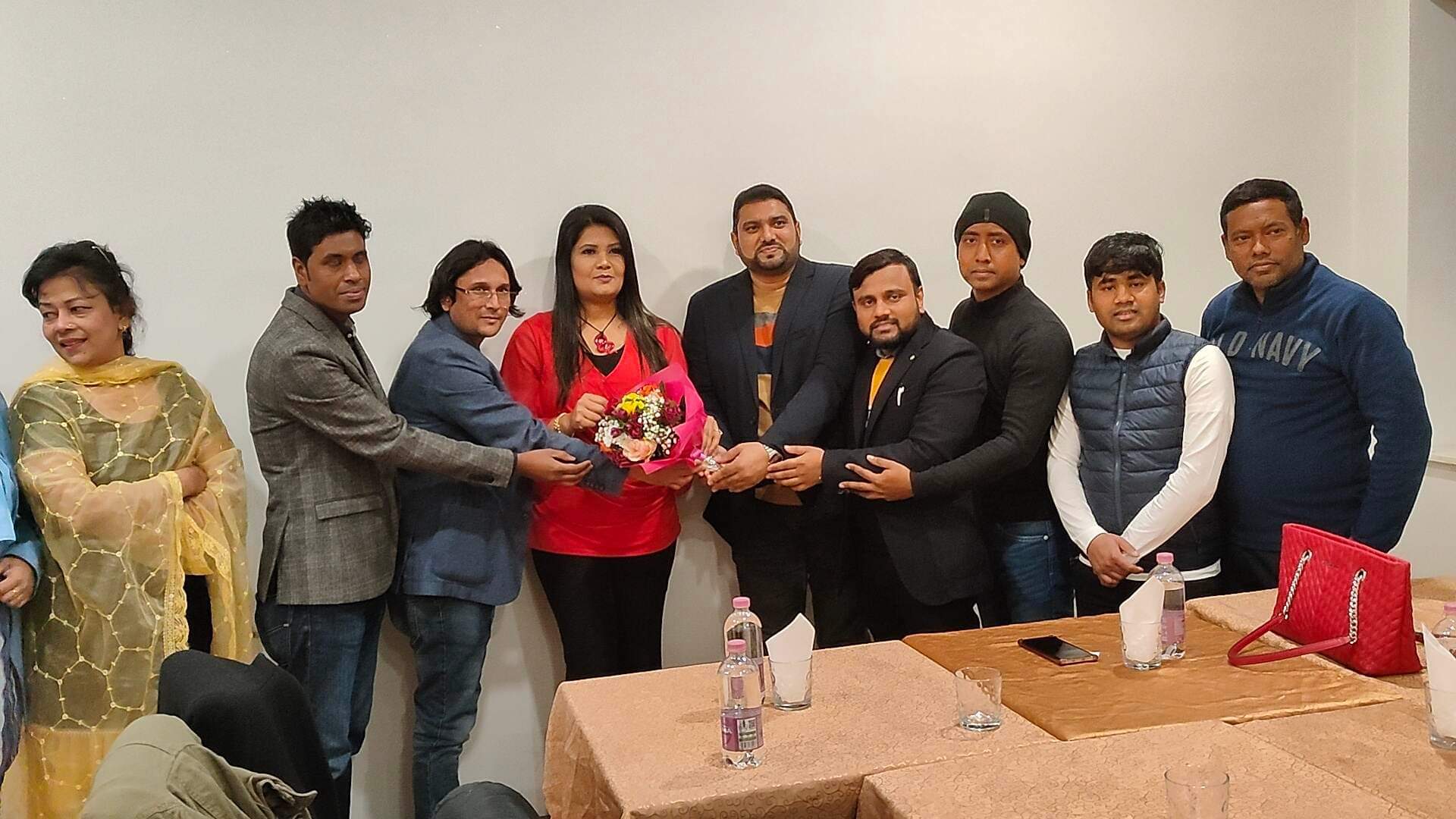 আমেরিকা প্রবাসী সাংবাদিক  মল্লিকা খান মুনা র সাথে ভেনিস বাংলাদেশ প্রেসক্লাব ইতালি র নেতৃবৃন্দের  মতবিনিময় সভা অনুষ্ঠিত 