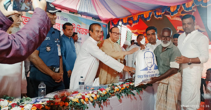 মুরাদনগর উত্তর পাড়া উন্নয়ন নিয়ে আলোচনা সভা ও ইফতার সামগ্রী বিতরন