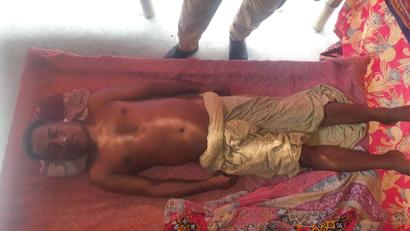 গোমস্তাপুরে গলায় ফাঁস দিয়ে যুবকের আত্মহত্যা
