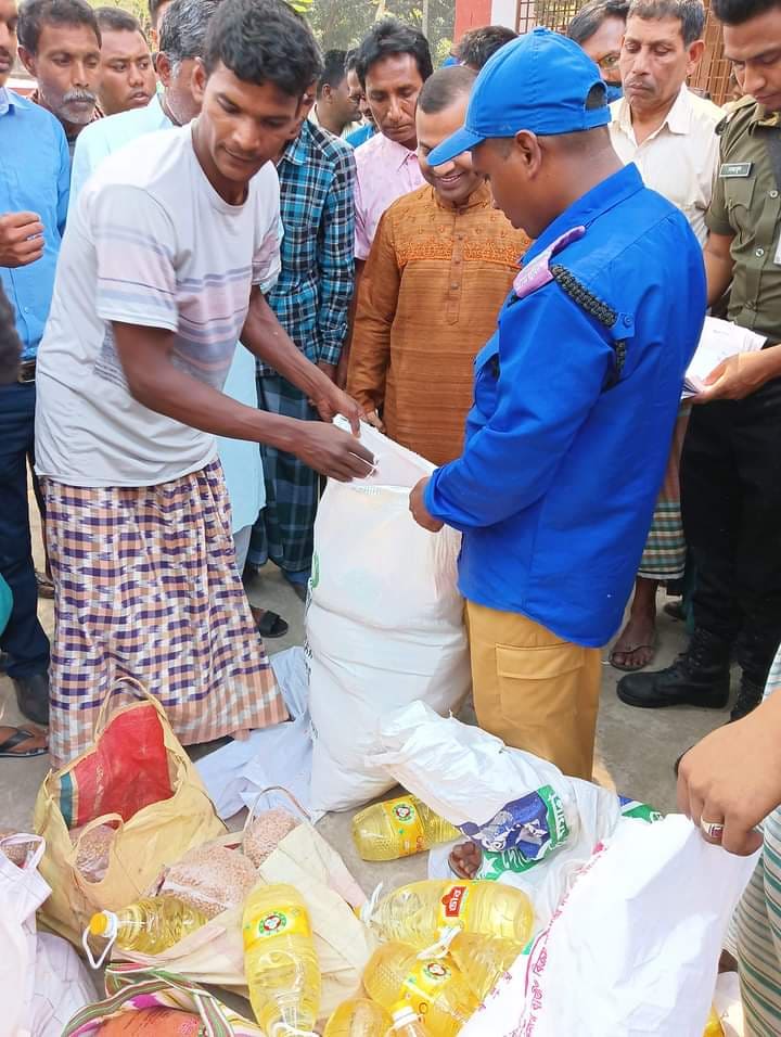 শিবগঞ্জের শাহবাজপুর ইউনিয়নে টিসিবির পন্য পাচারের সময় জব্দ করেছে ইউএনও