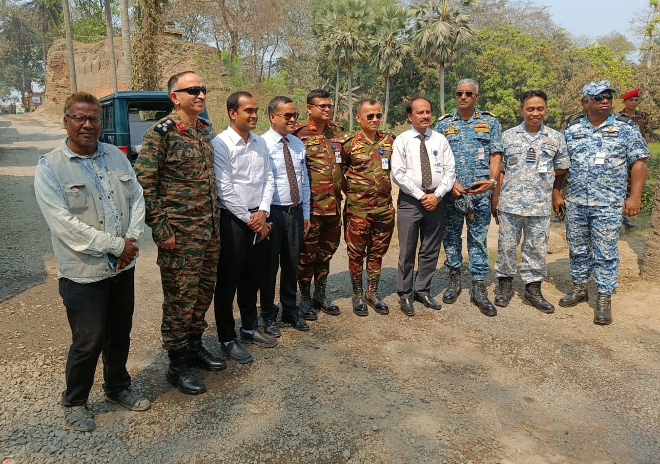 ন্যাশনাল ডিফেন্স কলেজ (এনডিসি) ঢাকা কোর্সের ২৪  সদস্যর একটি প্রতিনিধি দল সোনামসজিদ স্থলবন্দর পরিদর্শন  