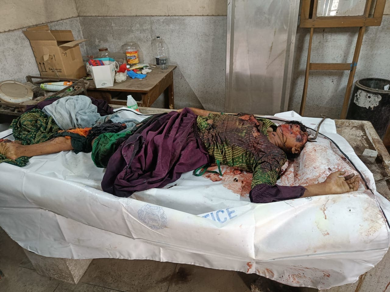 চাঁপাইনবাবগঞ্জে পৃথক দুই স্থানে নারী পুরুষের মরদেহ উদ্ধার করেছে পুলিশ 