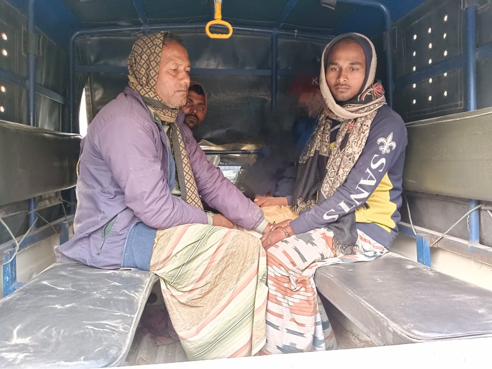 চাঁপাইনবাবগঞ্জের শিবগঞ্জে অবৈধ বালু-মাটি উত্তোলনের দায়ে ভ্রাম্যমান আদালতের কারাদণ্ড 