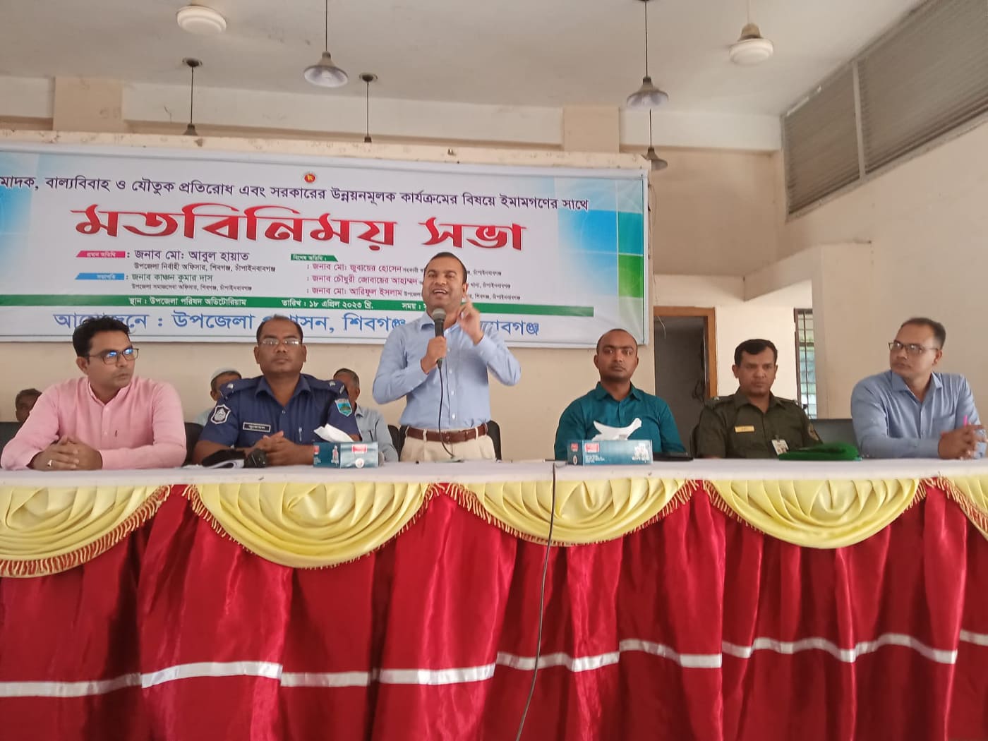 শিবগঞ্জে সরকারের উন্নয়ন তুলে ধরে ইমামদের সঙ্গে মতবিনিময়