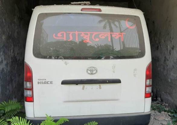 মোল্লাহাট স্বাস্থ্য কমপ্লেক্সের নতুন অ্যাম্বুলেন্সের চাকা ও মূল্যবান যন্ত্রাংশ চুরি। উদাসীন কর্তৃপক্ষ