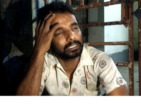 চাঁপাইনবাবগঞ্জ সদর উপজেলার হরিমোহন গাবতলা পাঠাগার মসজিদে তারাবির নামাজ পড়তে গিয়ে অটোরিকশা হারালেন ইভান