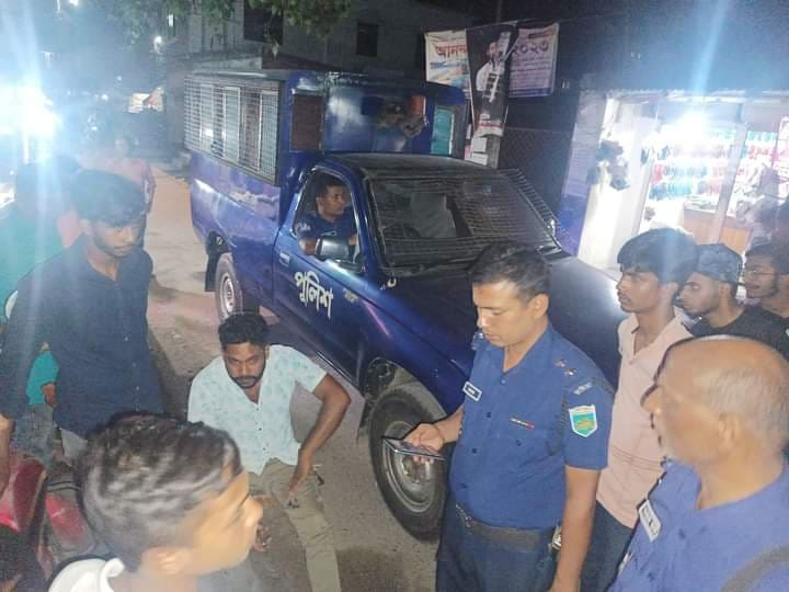 দুর্বৃত্তদের ছোড়া ককটেল বিস্ফোরণে শ্রমিকলীগ নেতাসহ আহত ৪