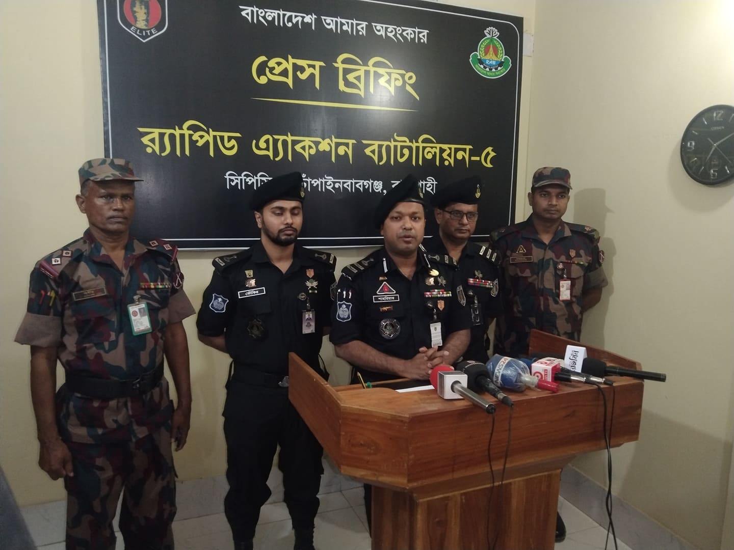 সীমান্তে ছদ্মবেশে ৭ কোটি টাকার হেরোইন উদ্বার করল র‍্যাব-বিজিবি, চতুর্থবারের চেষ্টায় আটক মাদক সম্রাট