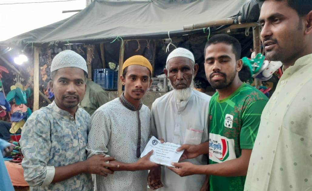 খুটাখালীতে ছাত্রলীগ নেতা নজরুল ইসলাম সজিবের ইফতার বিতরণ