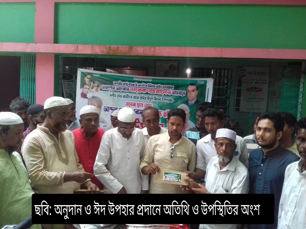 সন্দ্বীপে সাবেক এমপি কামালের ভাতিজা রোমানের আর্থিক অনুদান ও ইদ উপহার প্রদান
